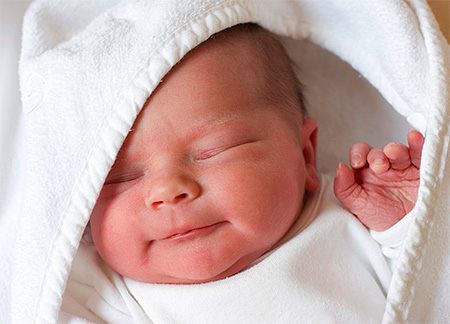 Лишь примерно в 5% случаев наличие цитомегаловирусной инфекции у младенца требует специального лечения. Как правило же, организм сам справляется с болезнью. Цитомегаловирус у новорожденных