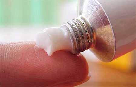 Сегодня существует множество эффективных препаратов для лечения простуды на губах, нужно лишь сделать правильный выбор применительно к своей ситуации. Сегодня существует множество эффективных препаратов для лечения простуды на губах, нужно лишь сделать правильный выбор применительно к своей ситуации.