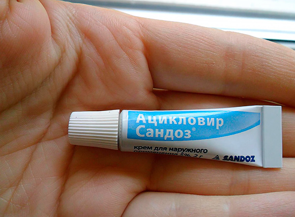 С помощью мазей на основе ацикловира нередко удается подавить рецидив заболевания на начальной стадии. С помощью мазей на основе ацикловира нередко удается подавить рецидив заболевания на начальной стадии.