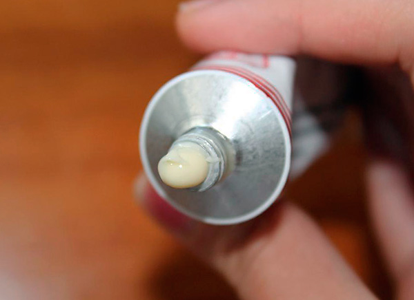 При лечении герпетического поражения губ, как правило, используются лишь мази. При лечении герпетического поражения губ, как правило, используются лишь мази.