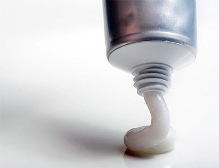 У противогерпетических мазей есть ряд существенных достоинств по сравнению с применением таблеток. У противогерпетических мазей есть ряд существенных достоинств по сравнению с применением таблеток.