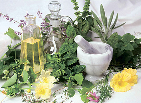 Несмотря на в целом более низкую эффективность народных методов лечения простуды на губах по сравнению с медицинскими препаратами, они успешно применяются для смягчения симптомов заболевания. Несмотря на в целом более низкую эффективность народных методов лечения простуды на губах по сравнению с медицинскими препаратами, они успешно применяются для смягчения симптомов заболевания.